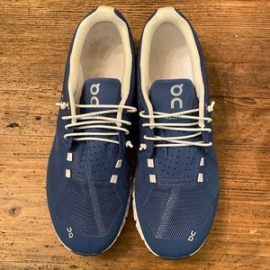 On Cloud size 10 like new